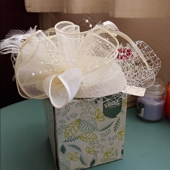 Cute hat with clip on NWT - Picture 2 of 4